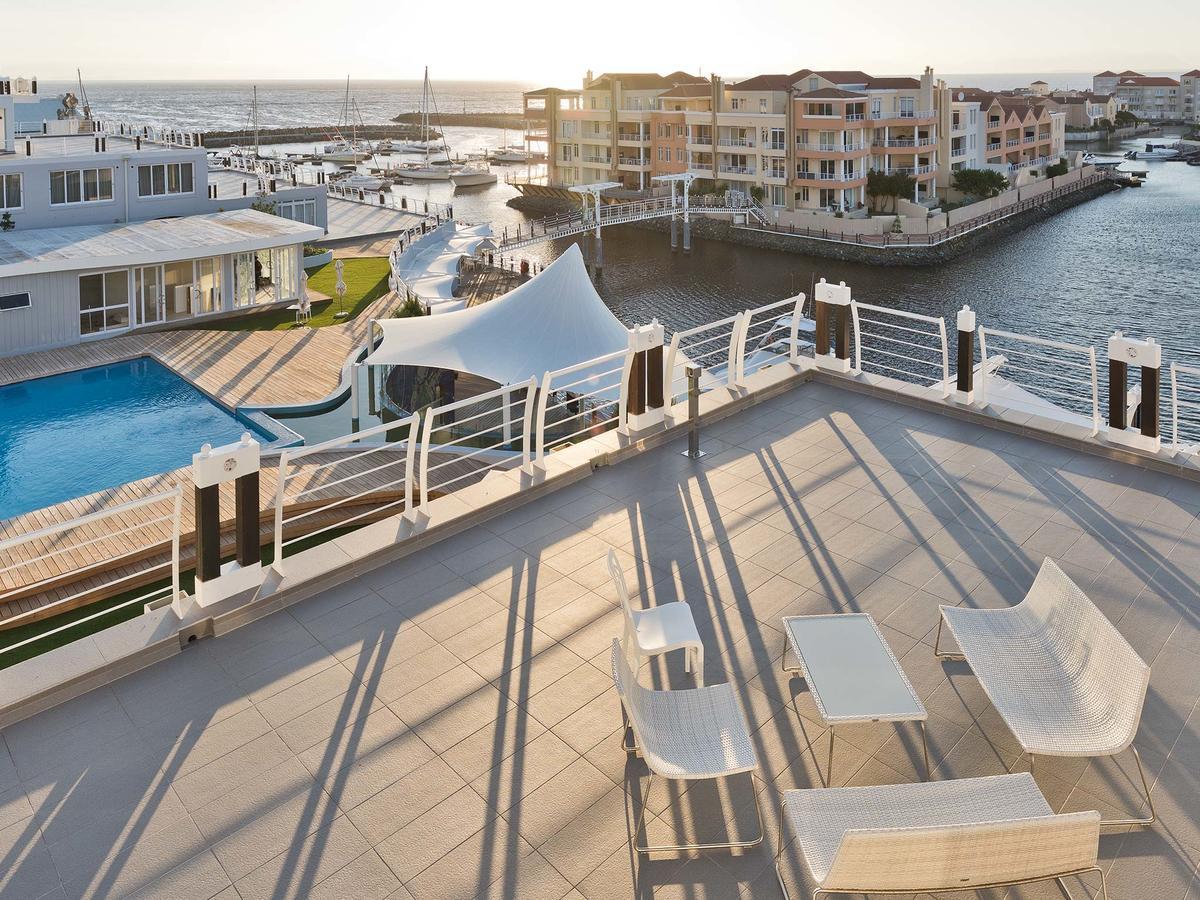 Krystal Beach Hotel Gordonʼs Bay Exterior foto